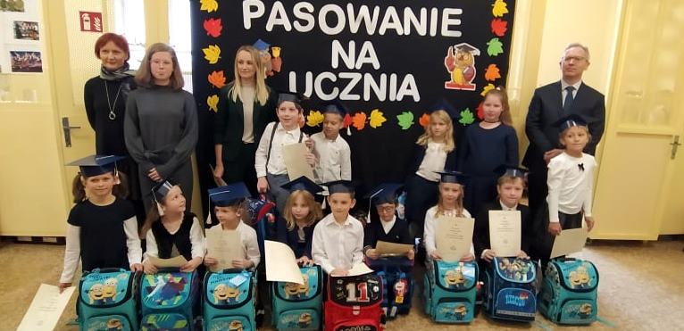 Ślubowanie klasy pierwszej i drugiej.