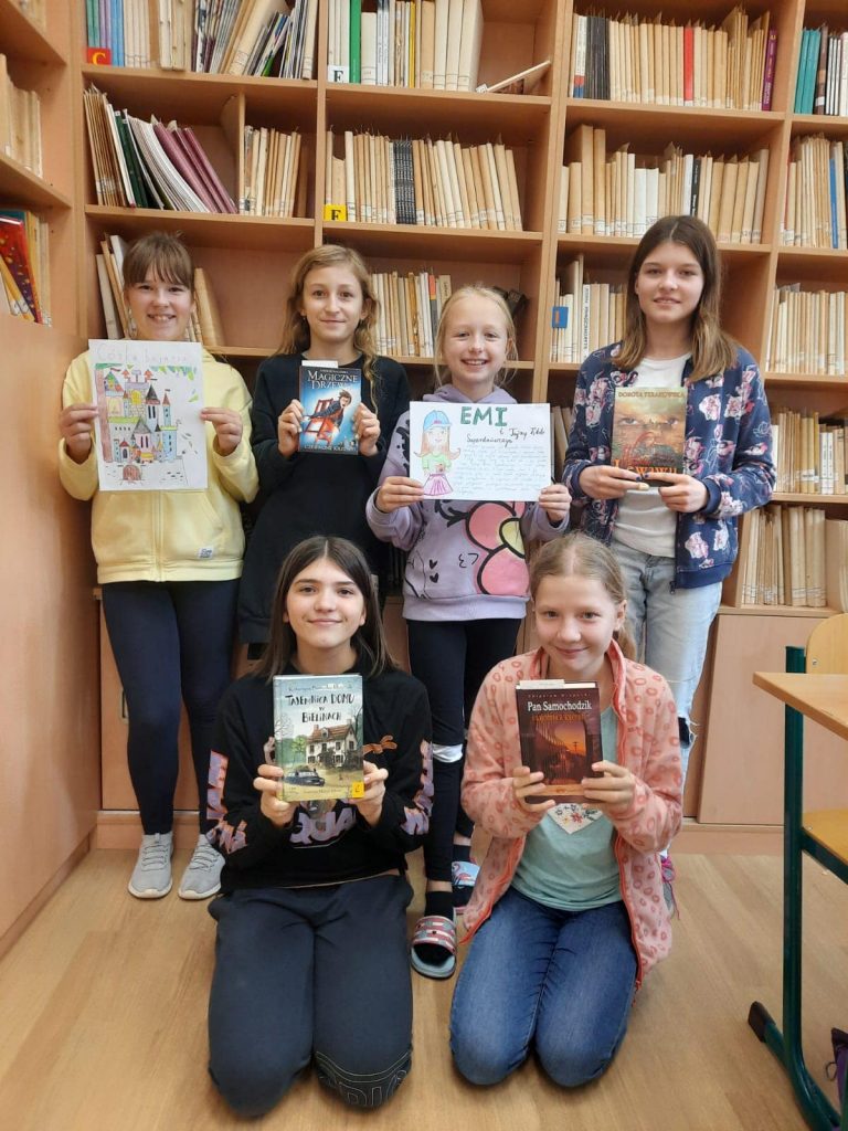 Październik pod hasłem książek i biblioteki.