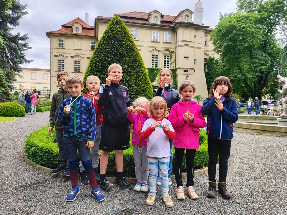 „W zdrowym ciele zdrowy duch” – Dzień Szkoły w ogrodach Ambasady RP